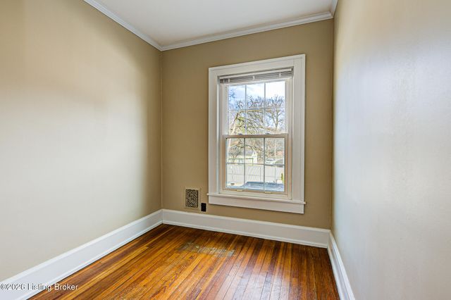 325 Wood Rd, Lyndon, KY 40222