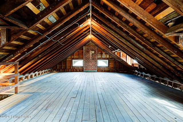 325 Wood Rd, Lyndon, KY 40222