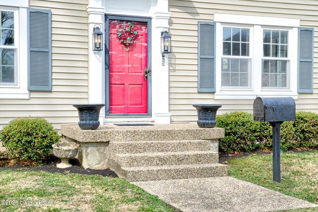 325 Wood Rd, Lyndon, KY 40222