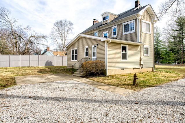 325 Wood Rd, Lyndon, KY 40222