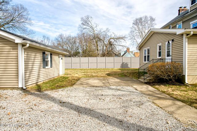 325 Wood Rd, Lyndon, KY 40222