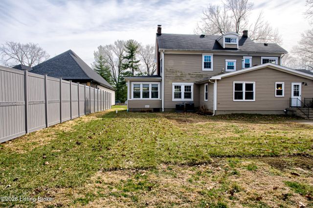 325 Wood Rd, Lyndon, KY 40222