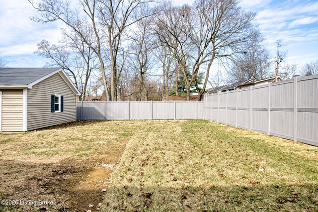 325 Wood Rd, Lyndon, KY 40222