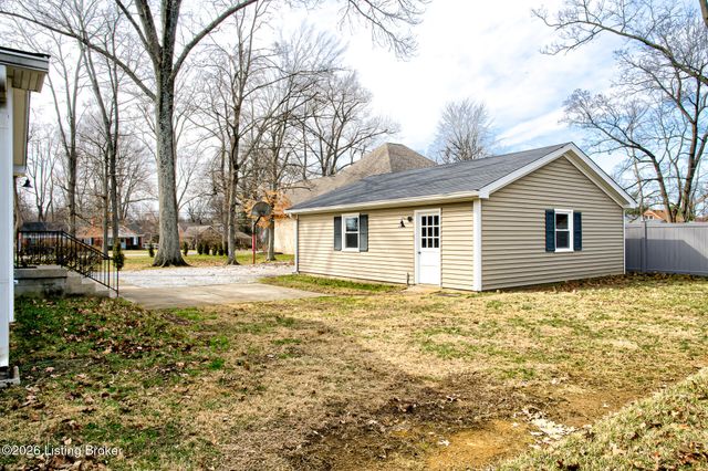 325 Wood Rd, Lyndon, KY 40222