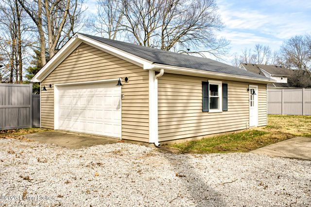 325 Wood Rd, Lyndon, KY 40222