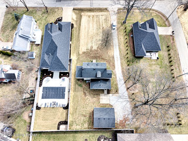 325 Wood Rd, Lyndon, KY 40222