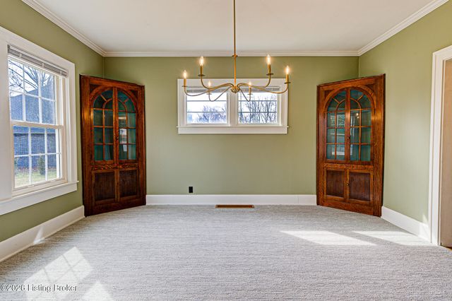 325 Wood Rd, Lyndon, KY 40222