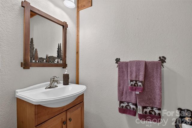 335 Whites Lake Boulevard, Saluda, NC 28773