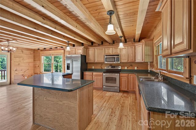 335 Whites Lake Boulevard, Saluda, NC 28773