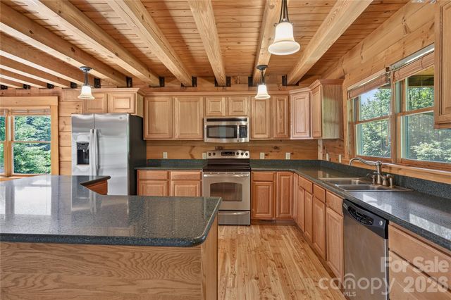 335 Whites Lake Boulevard, Saluda, NC 28773