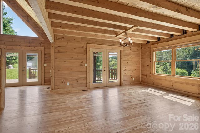 335 Whites Lake Boulevard, Saluda, NC 28773