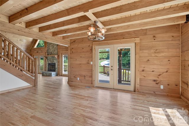 335 Whites Lake Boulevard, Saluda, NC 28773