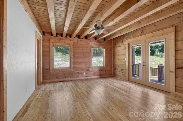 335 Whites Lake Boulevard, Saluda, NC 28773