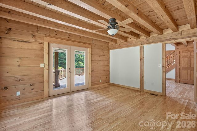 335 Whites Lake Boulevard, Saluda, NC 28773