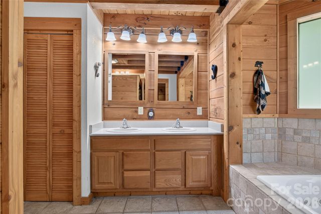 335 Whites Lake Boulevard, Saluda, NC 28773