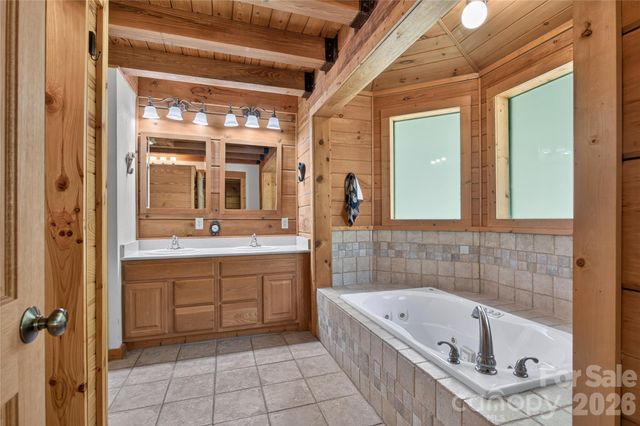 335 Whites Lake Boulevard, Saluda, NC 28773
