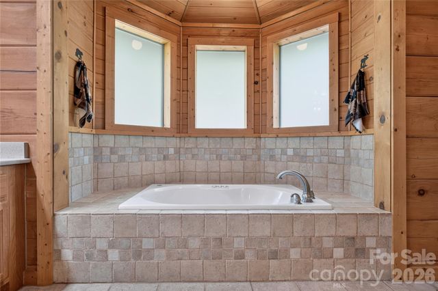 335 Whites Lake Boulevard, Saluda, NC 28773