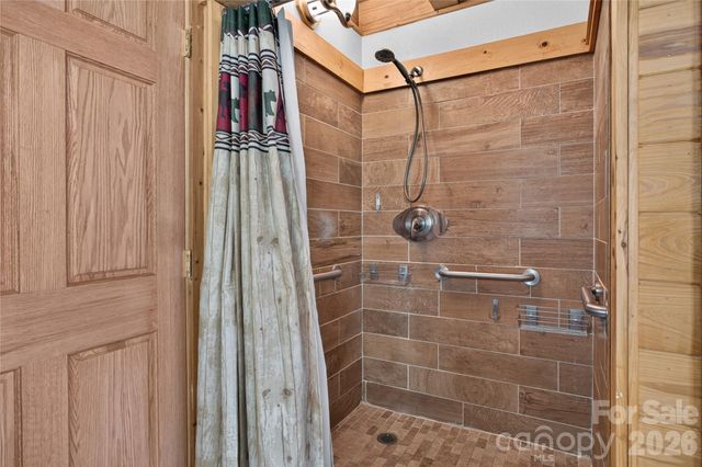 335 Whites Lake Boulevard, Saluda, NC 28773