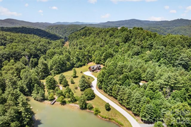 335 Whites Lake Boulevard, Saluda, NC 28773