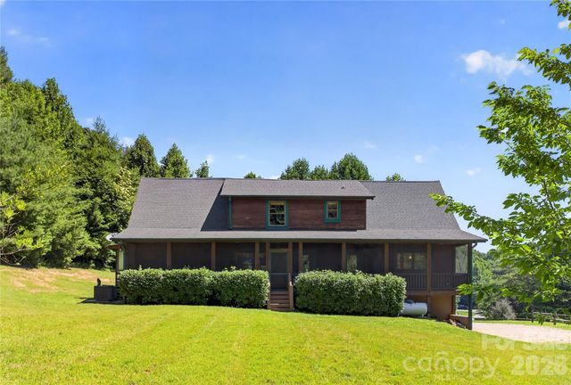 335 Whites Lake Boulevard, Saluda, NC 28773