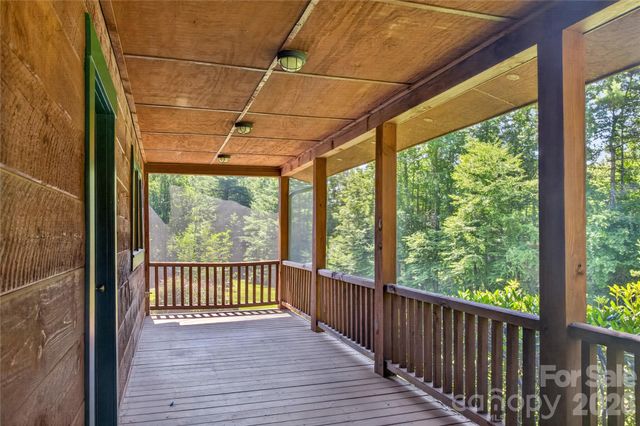 335 Whites Lake Boulevard, Saluda, NC 28773
