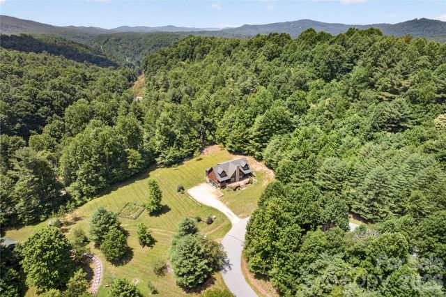 335 Whites Lake Boulevard, Saluda, NC 28773