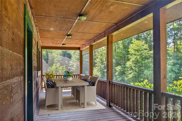335 Whites Lake Boulevard, Saluda, NC 28773