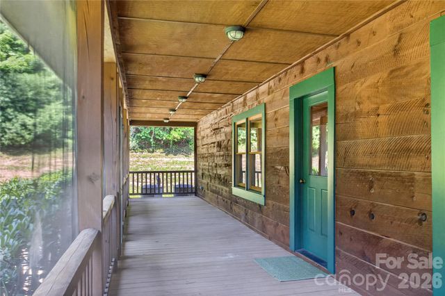 335 Whites Lake Boulevard, Saluda, NC 28773