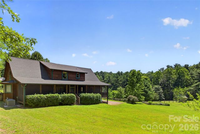 335 Whites Lake Boulevard, Saluda, NC 28773