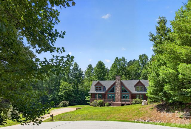 335 Whites Lake Boulevard, Saluda, NC 28773