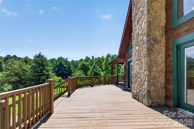335 Whites Lake Boulevard, Saluda, NC 28773
