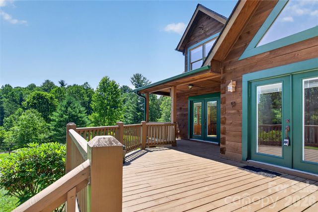 335 Whites Lake Boulevard, Saluda, NC 28773