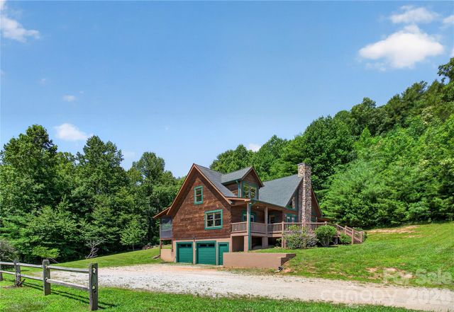 335 Whites Lake Boulevard, Saluda, NC 28773
