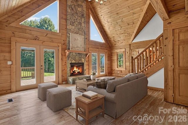 335 Whites Lake Boulevard, Saluda, NC 28773