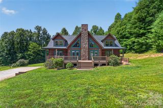 335 Whites Lake Boulevard, Saluda, NC 28773