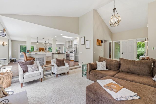 34899 Pabst ROAD, Oconomowoc, WI 53066