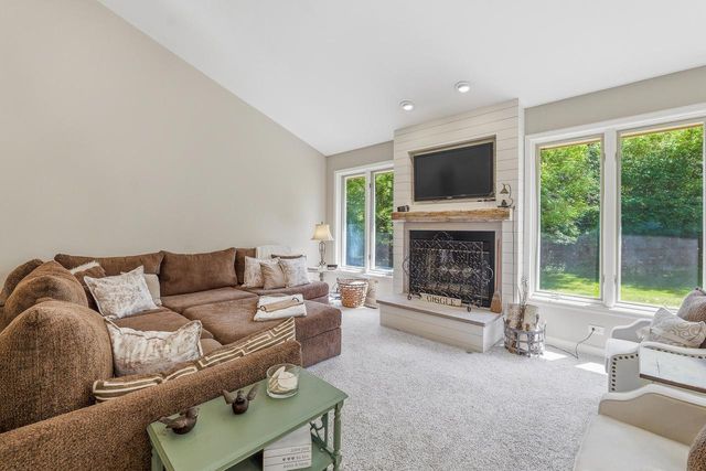 34899 Pabst ROAD, Oconomowoc, WI 53066