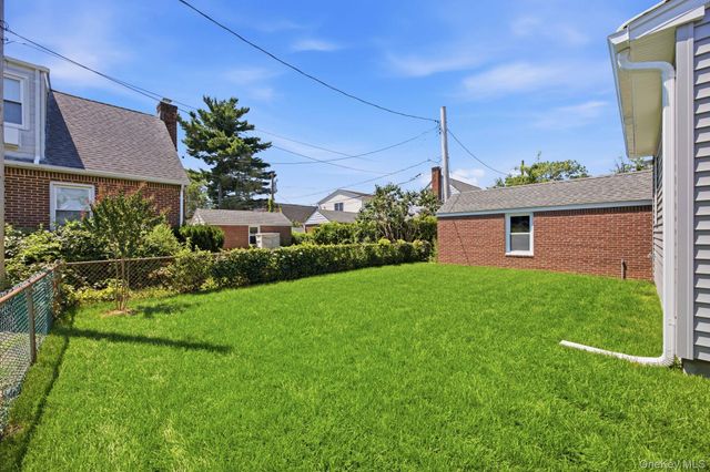 106 Nugent Street, New Hyde Park, NY 11040