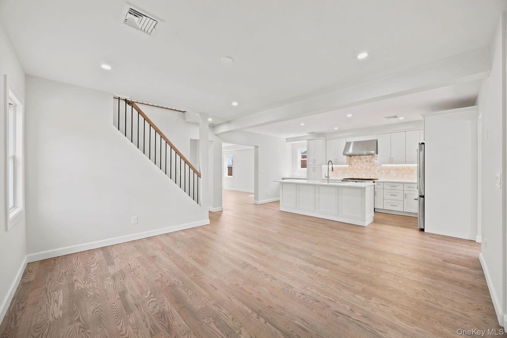 106 Nugent Street, New Hyde Park, NY 11040 — photo 4