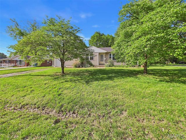 5 Saint Clair Lake Drive, Swansea, IL 62226