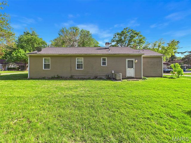 5 Saint Clair Lake Drive, Swansea, IL 62226