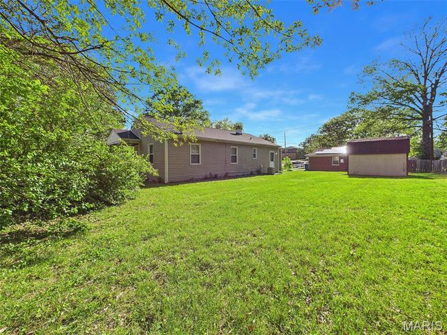5 Saint Clair Lake Drive, Swansea, IL 62226