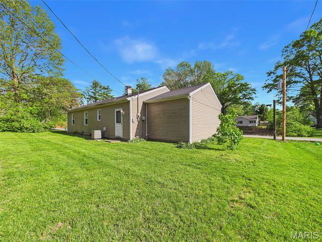 5 Saint Clair Lake Drive, Swansea, IL 62226