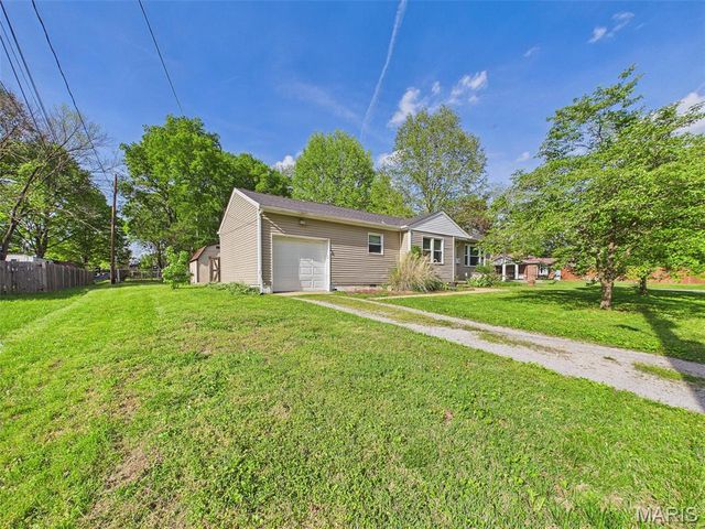 5 Saint Clair Lake Drive, Swansea, IL 62226