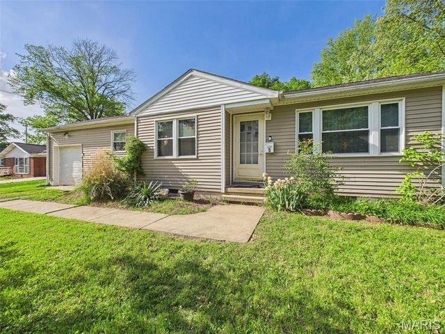 5 Saint Clair Lake Drive, Swansea, IL 62226