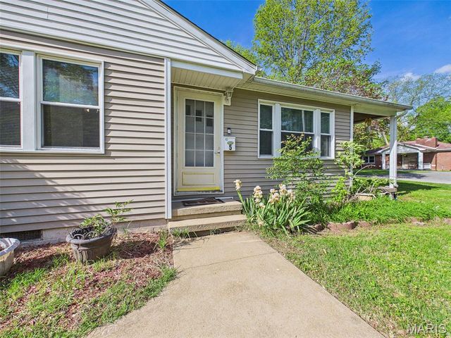 5 Saint Clair Lake Drive, Swansea, IL 62226