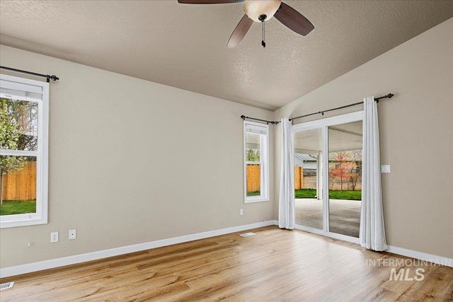 3824 W Aspen Creek Ct, Meridian, ID 83642