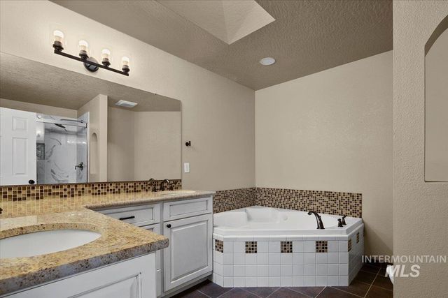 3824 W Aspen Creek Ct, Meridian, ID 83642