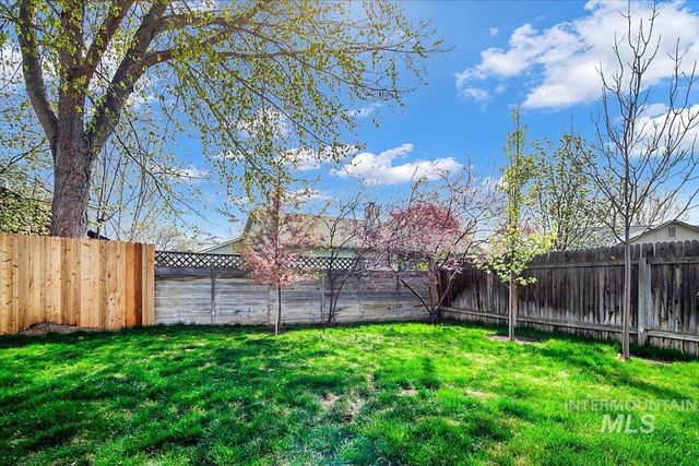 3824 W Aspen Creek Ct, Meridian, ID 83642