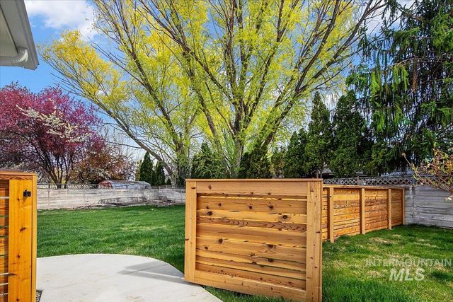 3824 W Aspen Creek Ct, Meridian, ID 83642